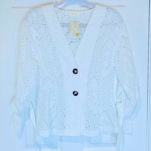 Maxwell brand. 100% Cotton White Top. Size:M
